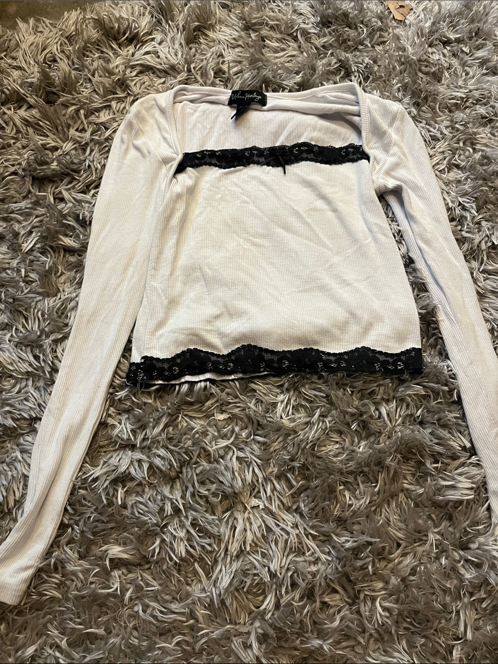 Urban heritage Ivory Long-Sleeve Top with Black Lace Trim
